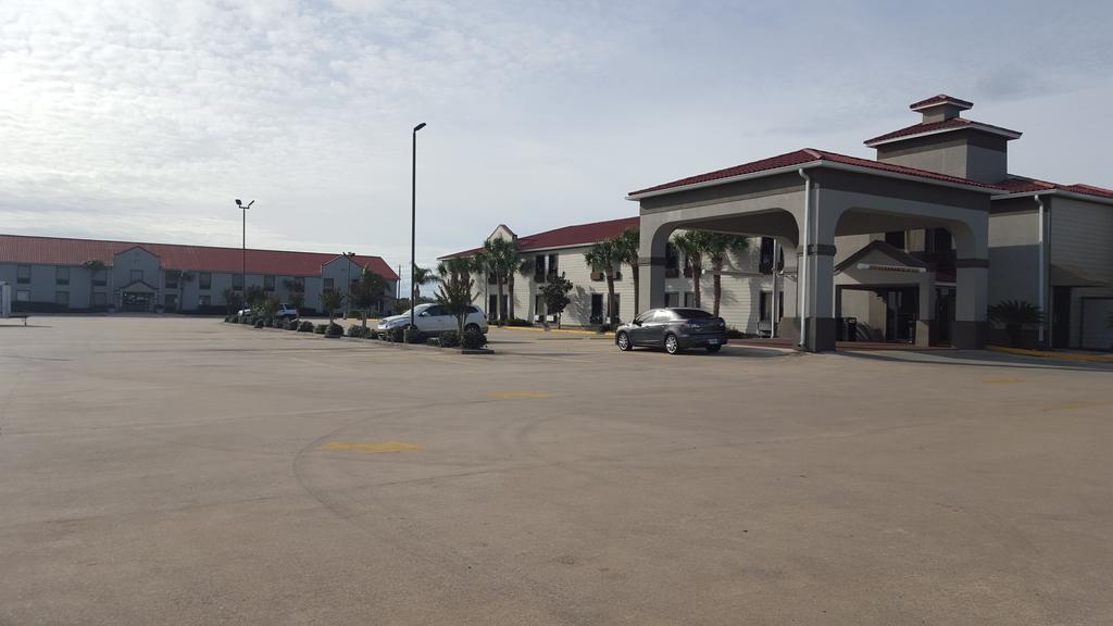 Days Inn By Wyndham Galliano La Bagian luar foto