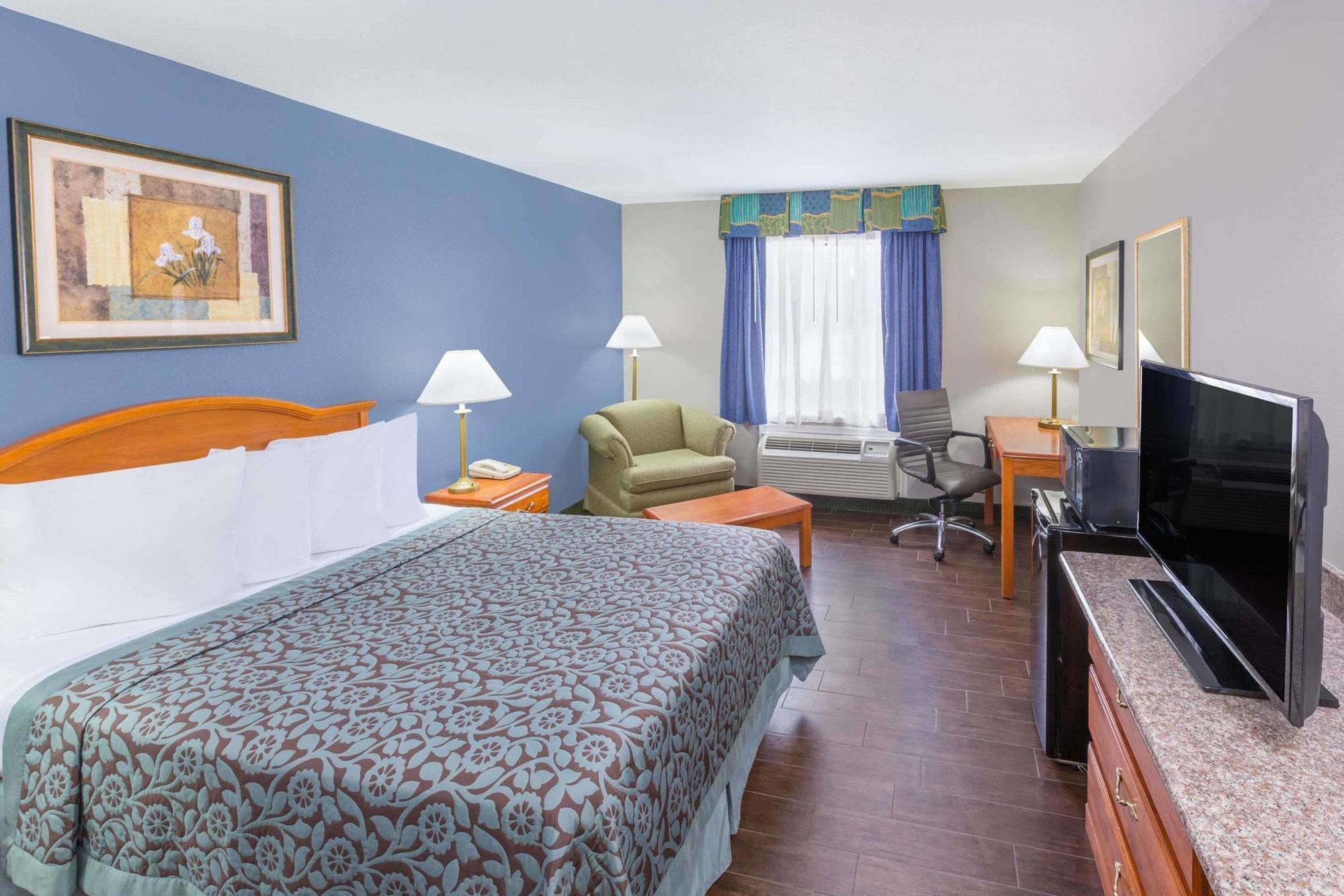 Days Inn By Wyndham Galliano La Bagian luar foto