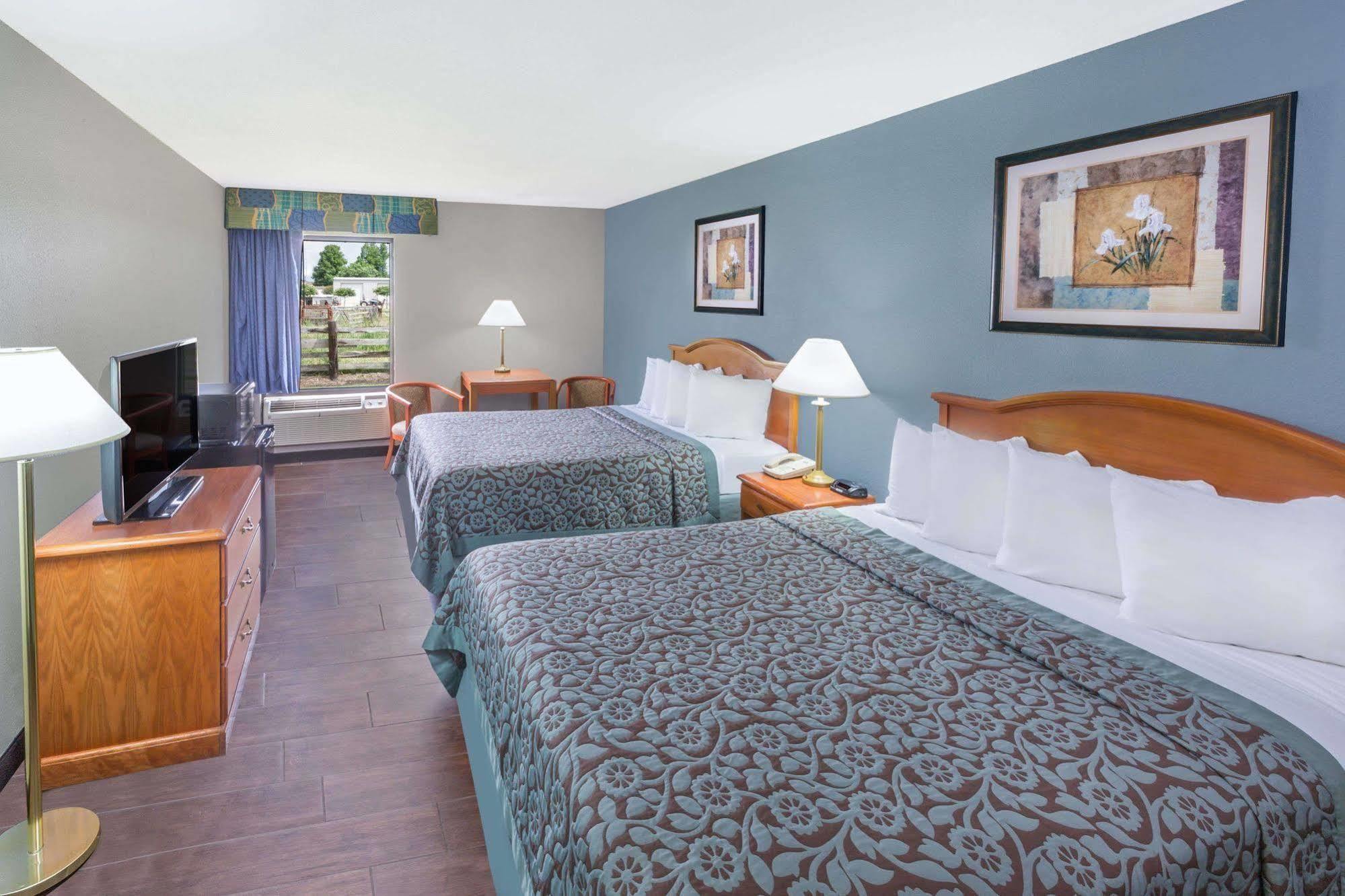 Days Inn By Wyndham Galliano La Bagian luar foto